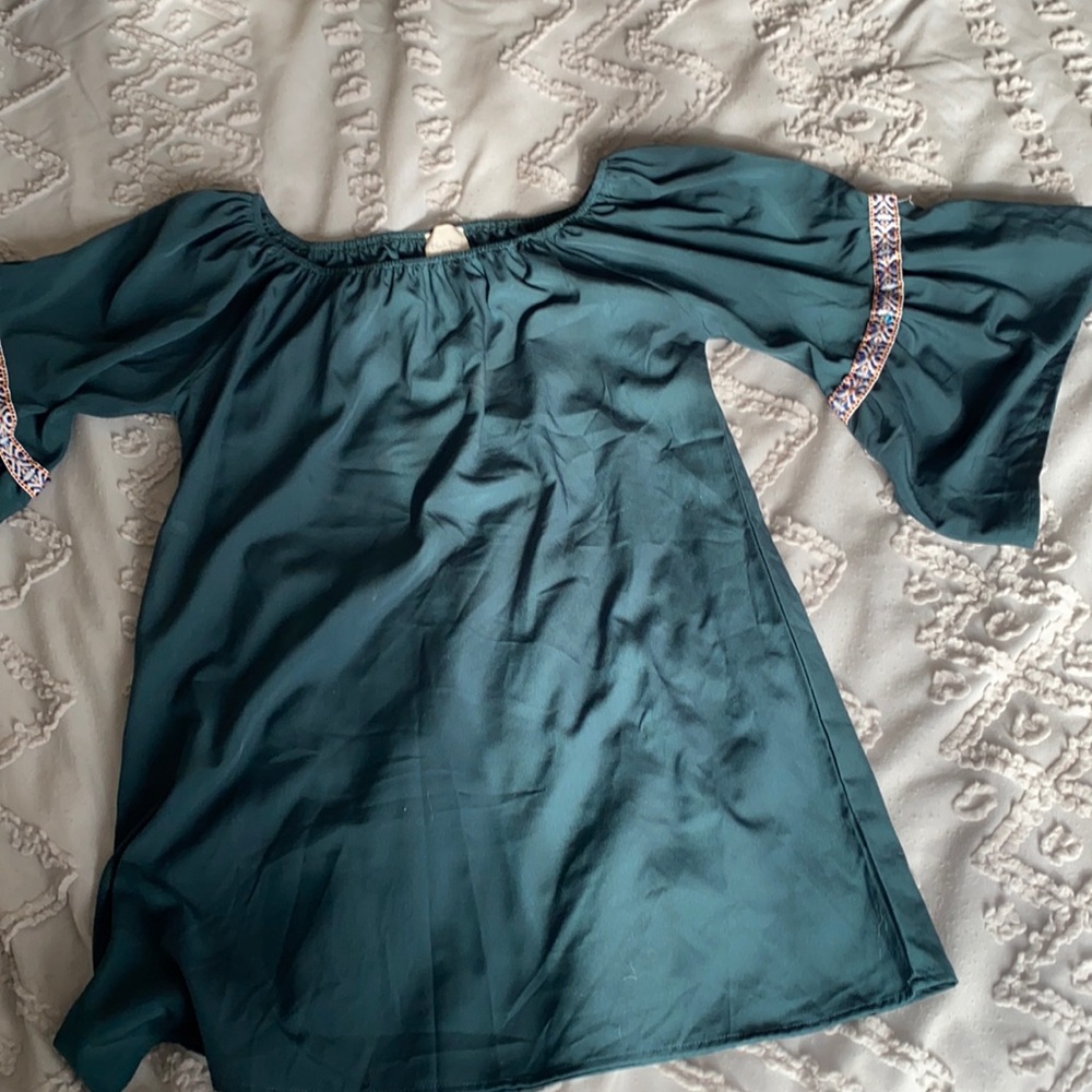 Green bell sleeve mini dress